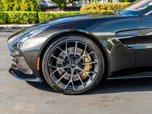 Used 2025 Aston Martin V8 Vantage Coupe image 4