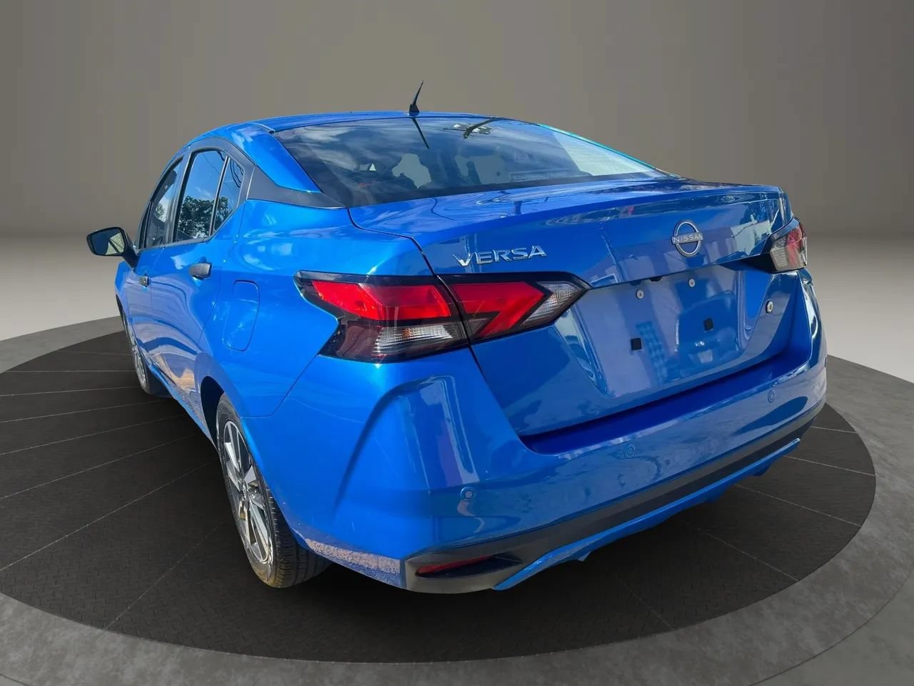Used 2024 Nissan Versa S w/ S Plus Package FWD image 3
