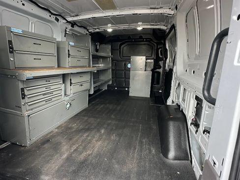 Used 2023 Ford Transit 250 Low Roof RWD image 5
