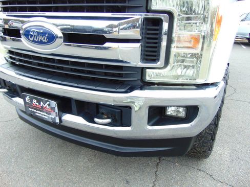 Used 2017 Ford F250 XLT w/ XLT Premium Package image 3