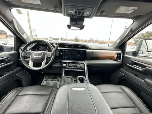 Used 2025 GMC Sierra 3500 Denali w/ Technology Package AWD/4WD image 14