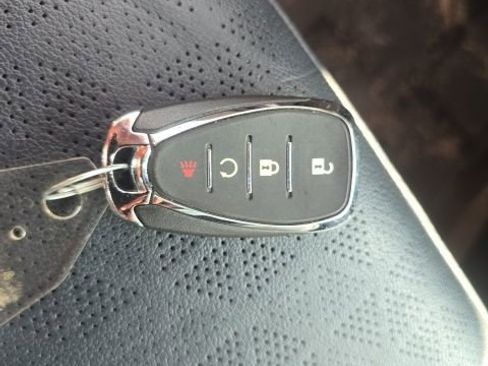 Used 2022 Chevrolet Bolt EUV Premier w/ Sun & Sound Package image 29