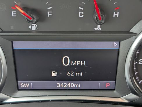 Used 2023 GMC Terrain SLT w/ Tech Package FWD image 9