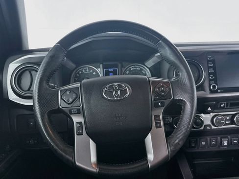 Used 2022 Toyota Tacoma Limited AWD/4WD image 18