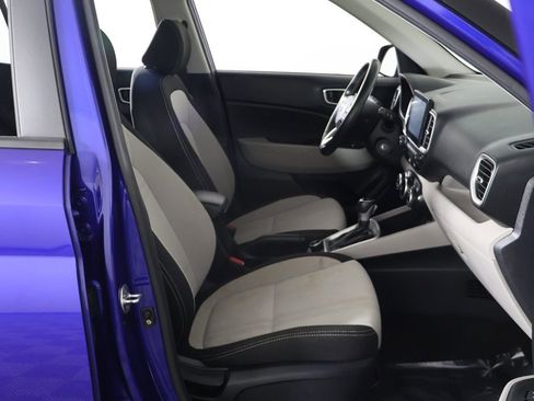 Used 2023 Hyundai Venue SEL image 23