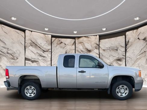 Used 2007 GMC Sierra 2500 SLE w/ Z71 Off-Road Package AWD/4WD image 4