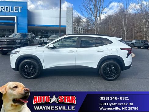 New 2025 Chevrolet Trax LT w/ LT Convenience Package FWD image 31