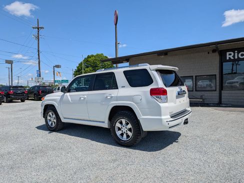 Used 2011 Toyota 4Runner SR5 AWD/4WD image 9