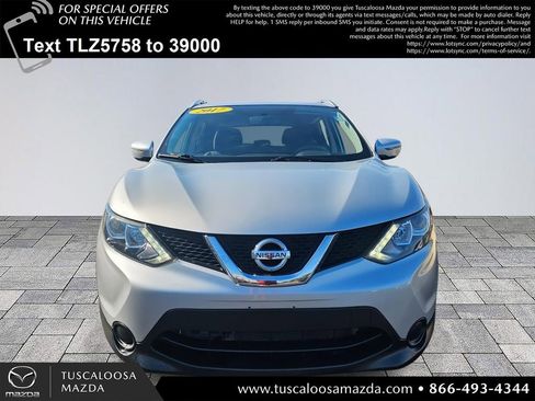 Used 2017 Nissan Rogue Sport SV image 2