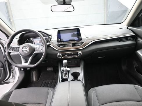 Used 2025 Nissan Altima 2.5 SV image 24