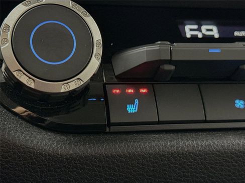 Used 2022 Toyota Tundra SR5 w/ SR5 Premium Package image 32