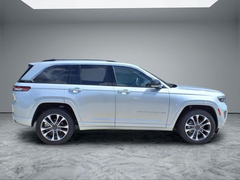 Used 2023 Jeep Grand Cherokee Overland RWD image 8