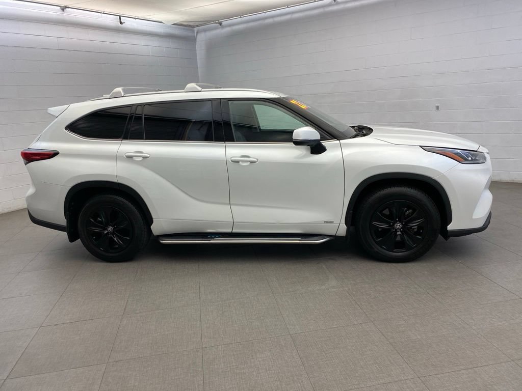 Used 2022 Toyota Highlander Bronze Edition AWD/4WD image 9