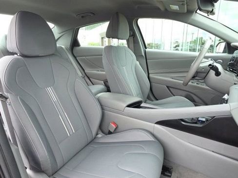 Certified 2022 Hyundai Elantra SEL w/ Convenience Package image 8