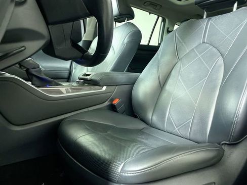 Used 2021 Toyota Highlander Platinum image 18