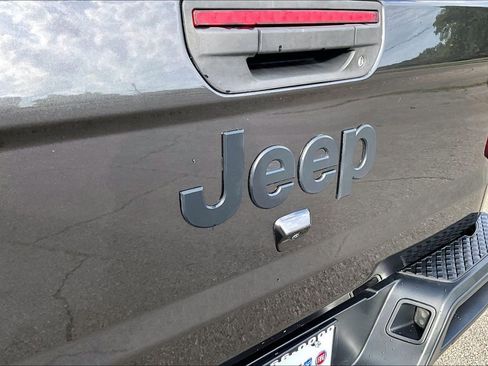 Used 2020 Jeep Gladiator Sport w/ Trailer Tow Package AWD/4WD image 14