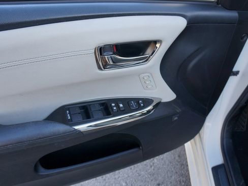 Used 2016 Toyota Avalon Limited image 16
