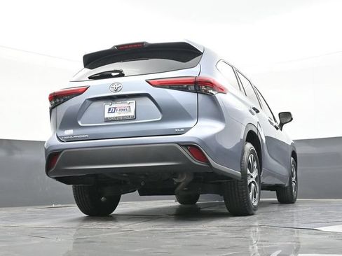 Used 2021 Toyota Highlander XLE FWD image 47