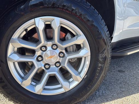 Used 2025 Chevrolet Tahoe LT RWD image 27