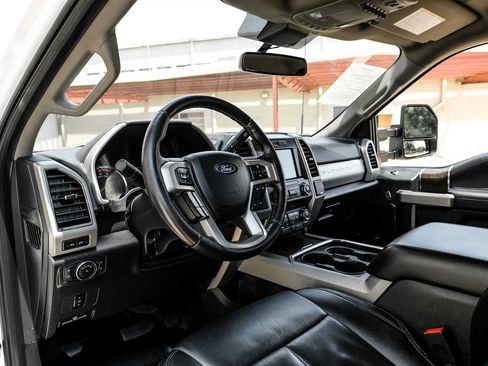 Used 2021 Ford F250 Lariat w/ Lariat Value Package AWD/4WD image 3