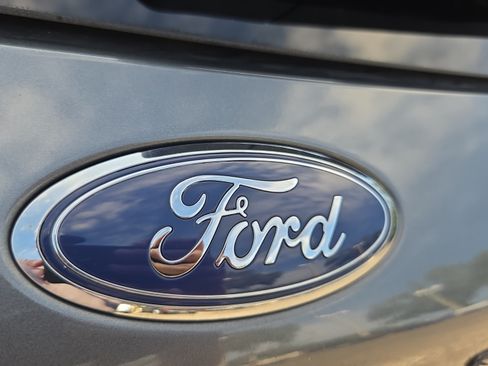 Used 2022 Ford Escape SE w/ SE Sport Appearance Package FWD image 30