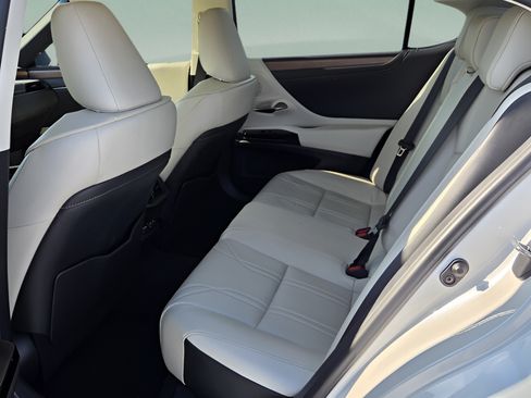 Used 2024 Lexus ES 350 w/ Technology Package FWD image 10