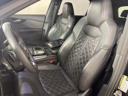 Used 2023 Audi SQ7 Premium Plus w/ Executive Package image 8