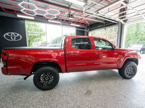 Used 2022 Toyota Tacoma SR AWD/4WD image 4