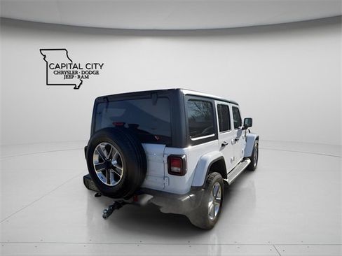 Used 2018 Jeep Wrangler Unlimited Sahara image 10