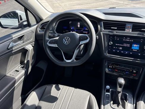 Used 2023 Volkswagen Tiguan SE w/ Panoramic Sunroof Package FWD image 13