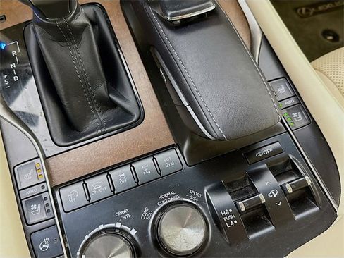 Used 2017 Lexus LX 570 4WD image 19