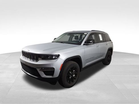 Used 2022 Jeep Grand Cherokee Limited image 2