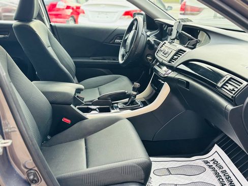 Used 2017 Honda Accord LX image 6