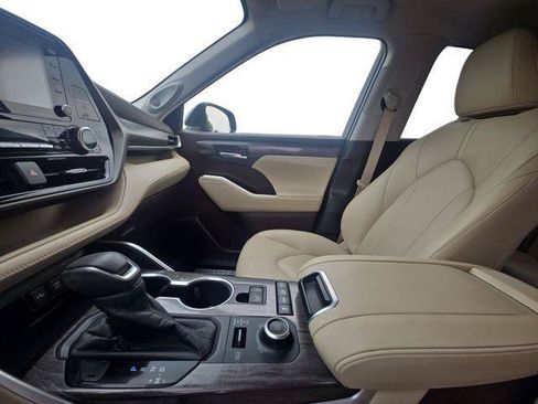Certified 2020 Toyota Highlander Limited AWD/4WD image 11