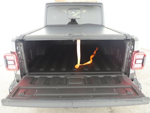 Certified 2024 Jeep Gladiator Rubicon w/ Safety Group image 5