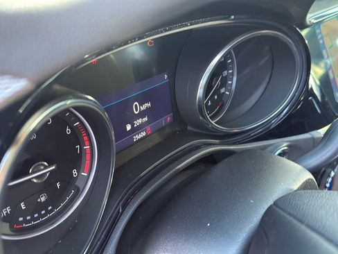 Used 2022 Buick Encore GX Preferred w/ Sport Touring Package FWD image 4