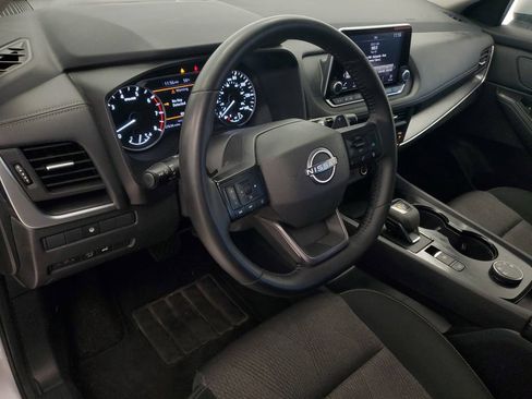 Used 2025 Nissan Rogue SV AWD/4WD image 9
