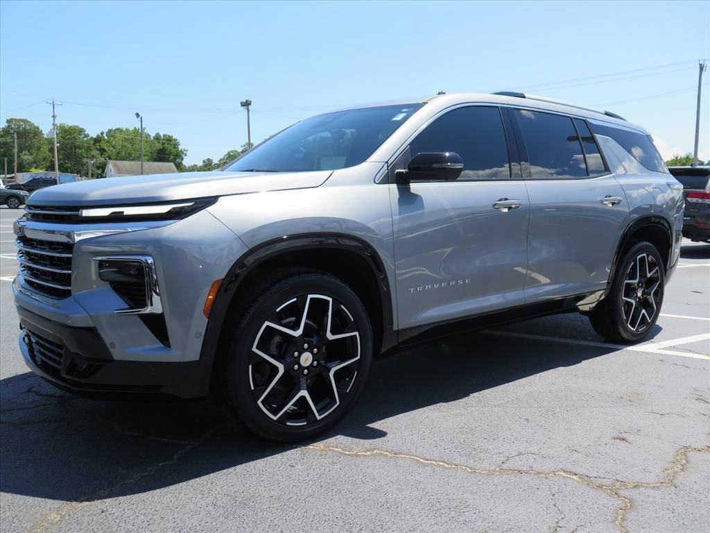 Used 2025 Chevrolet Traverse High Country FWD image 8