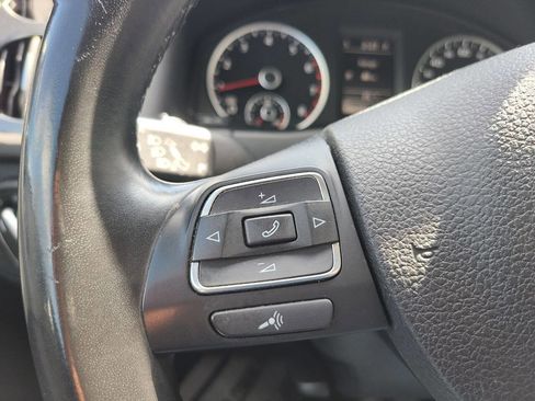 Used 2013 Volkswagen Tiguan SE image 9
