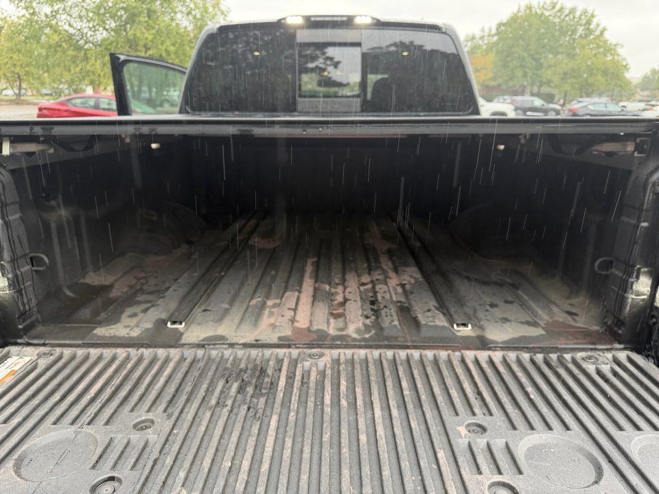 Used 2020 Nissan Titan SL w/ Moonroof Package AWD/4WD image 15