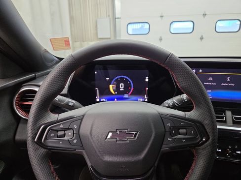 Used 2024 Chevrolet Trax RS w/ Sunroof Package FWD image 23