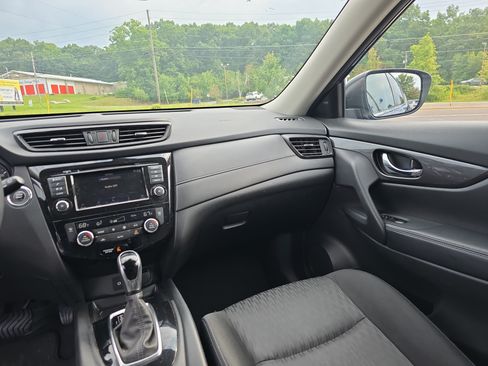 Used 2020 Nissan Rogue SV AWD/4WD image 18