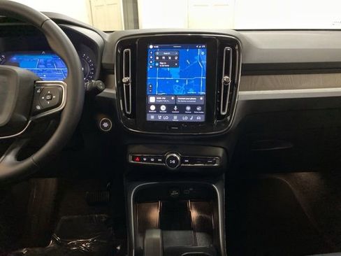 Used 2025 Volvo XC40 B5 Core AWD/4WD image 16