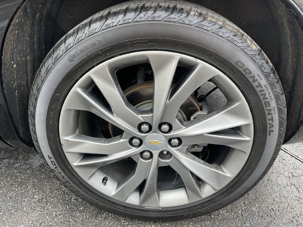 Used 2019 Chevrolet Blazer Premier w/ Sun and Wheels Package FWD image 2