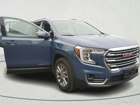 Used 2024 GMC Terrain SLT image 8