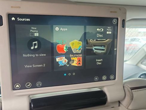 Used 2017 Chrysler Pacifica Limited w/ UConnect Theater Package FWD image 29