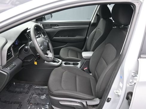 Used 2019 Hyundai Elantra SE w/ Cargo Package FWD image 18