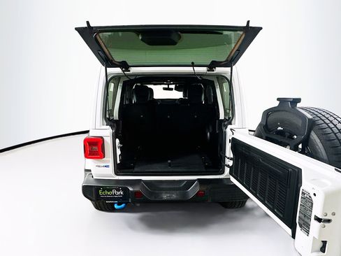 Used 2022 Jeep Wrangler Sahara w/ Cold Weather Group image 28