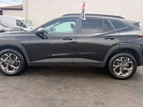 Used 2025 Chevrolet Trax LT FWD image 10