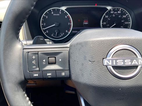 Used 2025 Nissan Rogue SV AWD/4WD image 24
